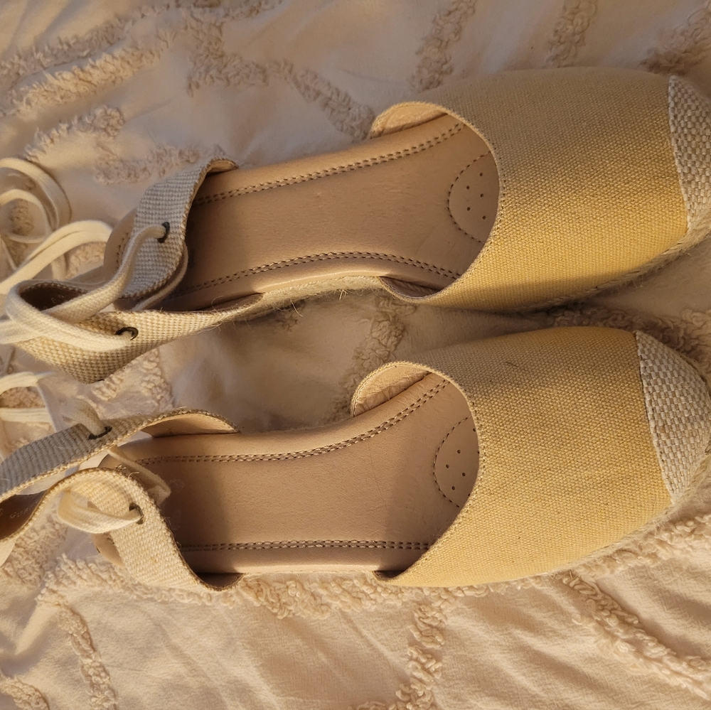 Shoes - Picture 5 of 5